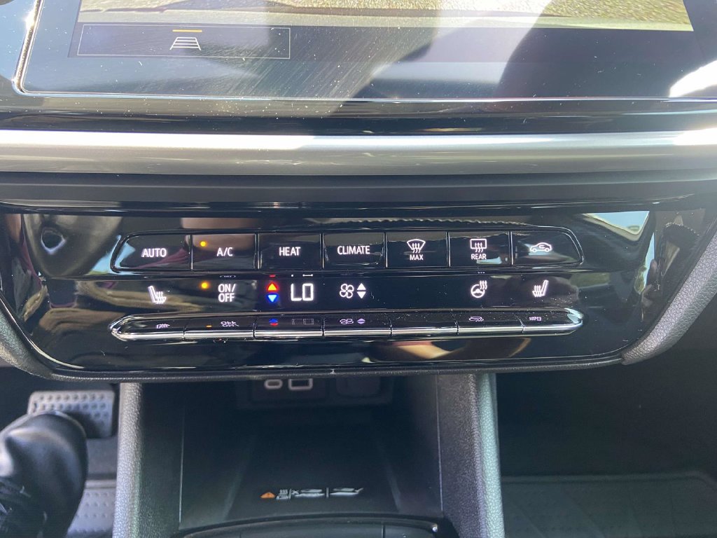 Used 2023 Chevrolet Bolt EUV LT w/ Comfort Package FWD image 26