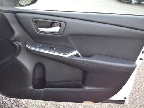 Used 2015 Toyota Camry SE image 36