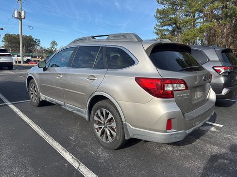 Used 2015 Subaru Outback 2.5i Limited image 3