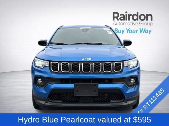 Used 2024 Jeep Compass Latitude AWD/4WD image 2