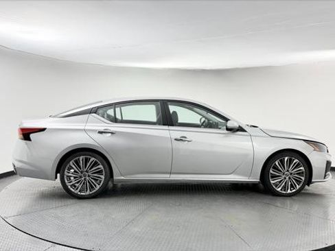 Used 2023 Nissan Altima 2.5 SL FWD image 8