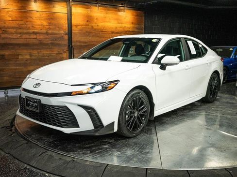 Used 2025 Toyota Camry LE image 2