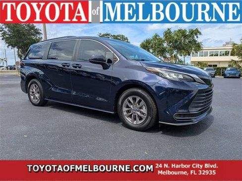 Used 2023 Toyota Sienna LE w/ LE Plus Package FWD image 1