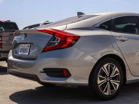 Used 2018 Honda Civic EX-L image 9