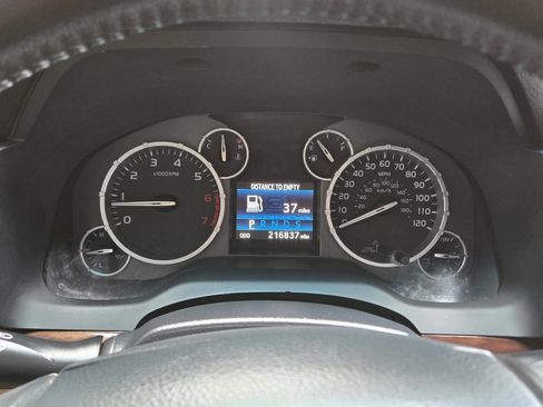 Used 2014 Toyota Tundra Limited w/ Limited Premium Package AWD/4WD image 38