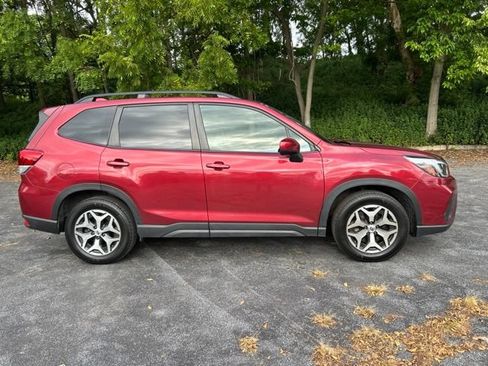 Used 2021 Subaru Forester Premium AWD/4WD image 2