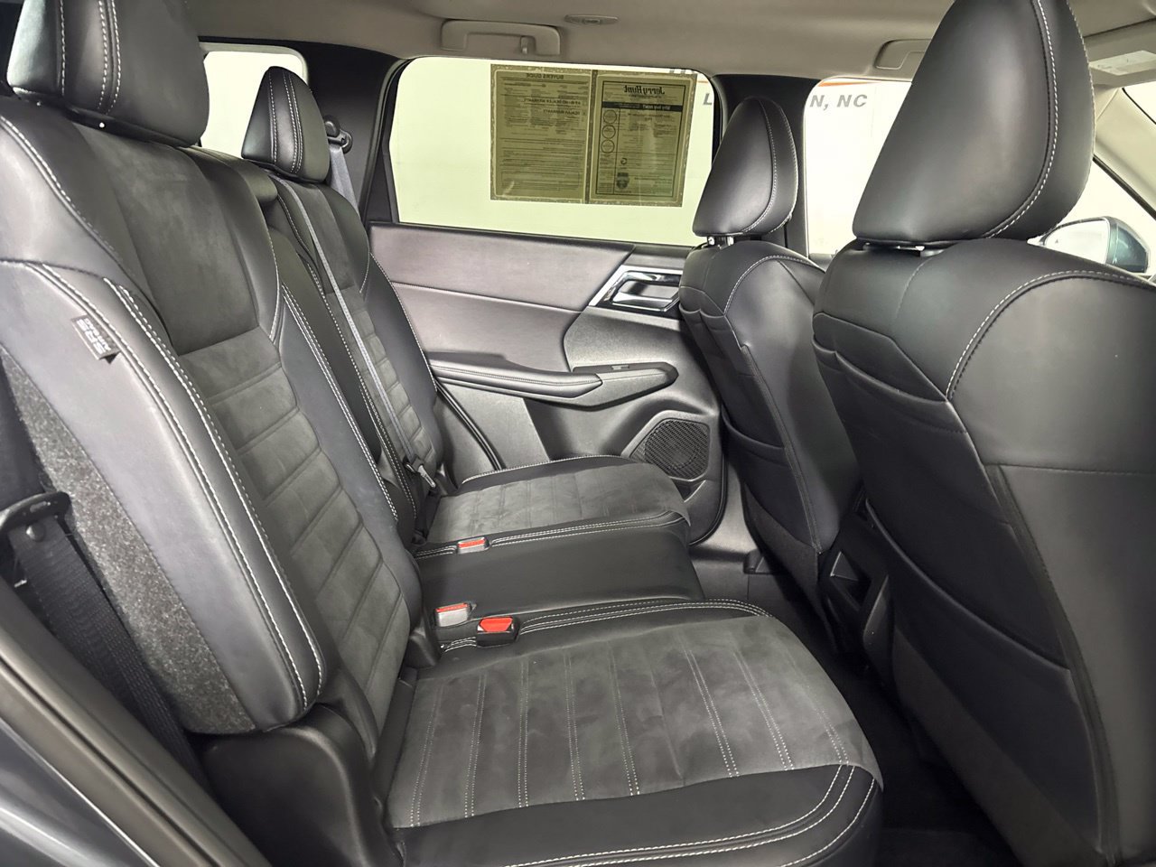 Used 2024 Mitsubishi Outlander SE FWD image 28