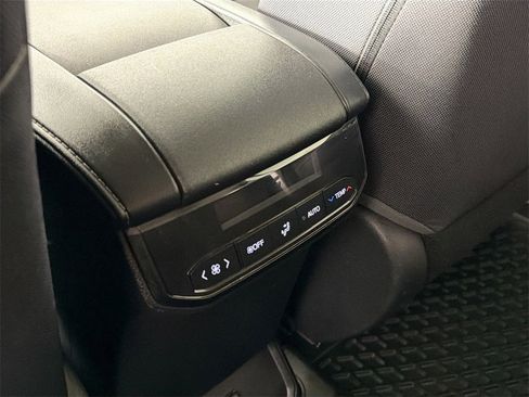Used 2023 Toyota Highlander L image 25