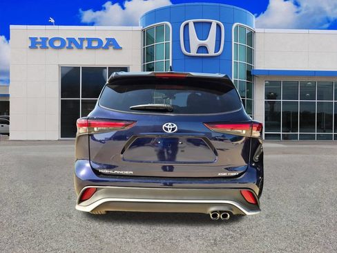 Used 2025 Toyota Highlander XSE AWD/4WD image 3