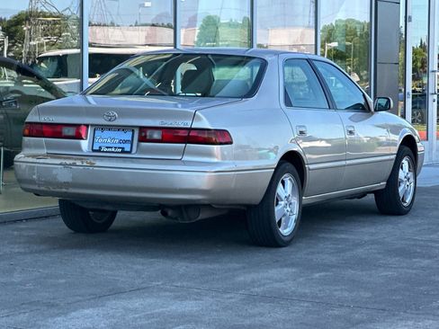 Used 1999 Toyota Camry CE FWD image 3