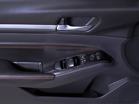 Used 2023 Nissan Altima 2.5 SR image 17