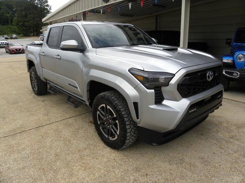 Used 2024 Toyota Tacoma 4x4 Double Cab image 5