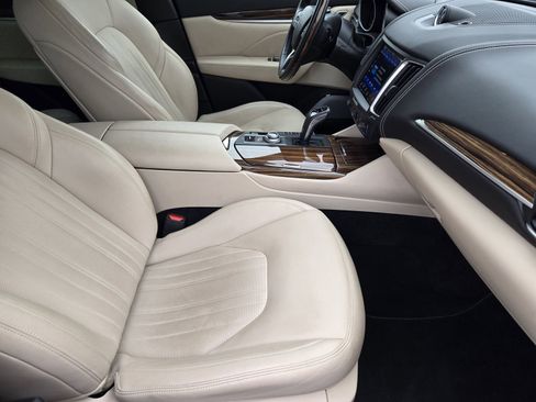 Used 2019 Maserati Levante GranLusso AWD/4WD image 13