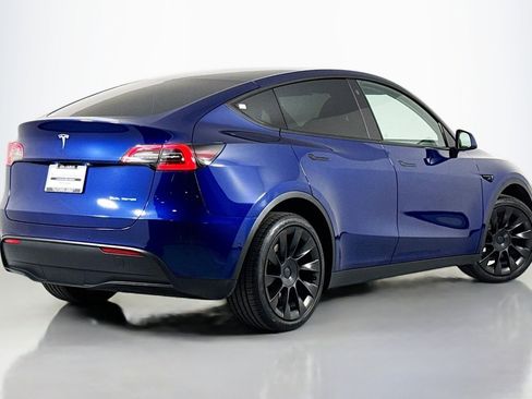 Used 2021 Tesla Model Y Long Range AWD/4WD image 11
