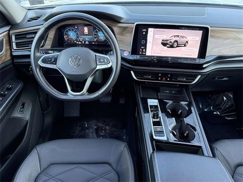 Used 2024 Volkswagen Atlas SE image 13