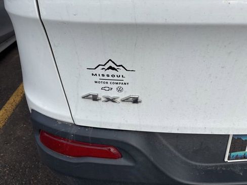 Used 2016 Jeep Cherokee Sport image 14