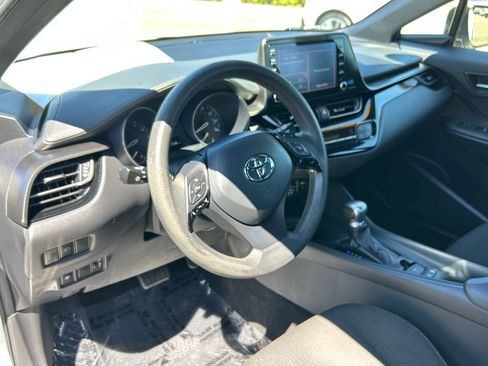 Used 2019 Toyota C-HR LE FWD image 13