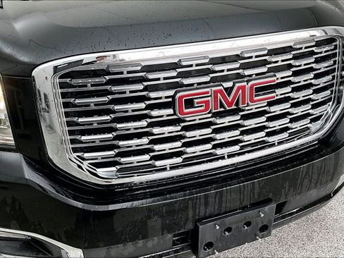 Used 2018 GMC Yukon XL Denali image 38