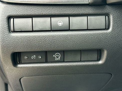 Used 2023 Nissan Rogue SV image 10