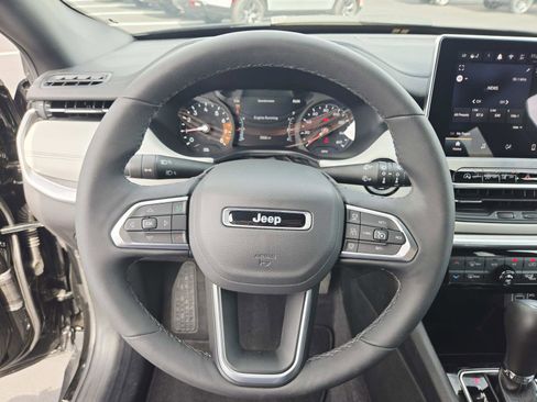 Used 2025 Jeep Compass Limited image 19