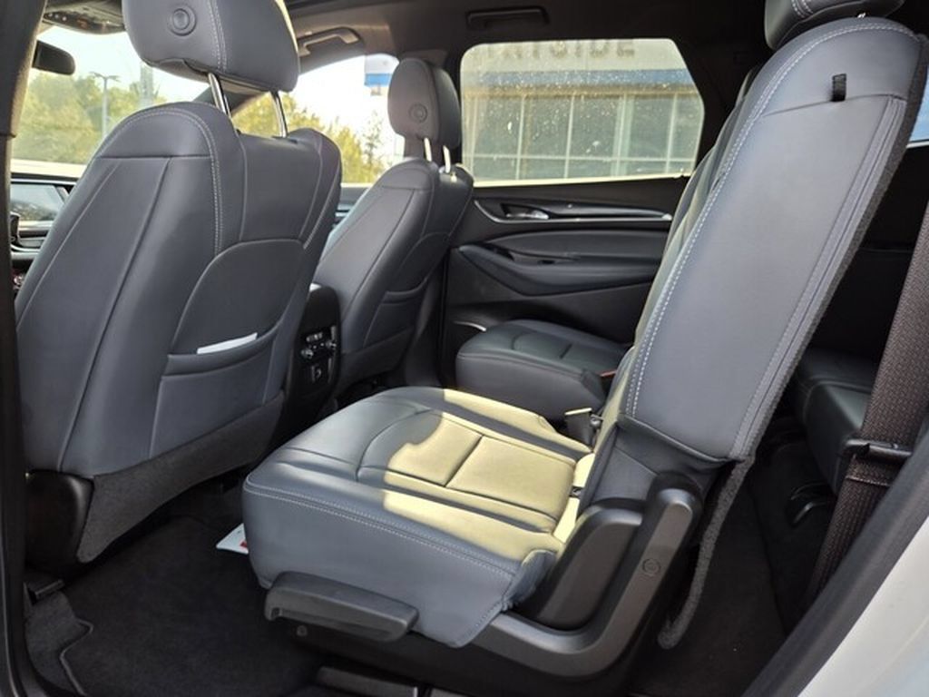 Used 2023 Buick Enclave Essence w/ Experience Buick Package FWD image 11
