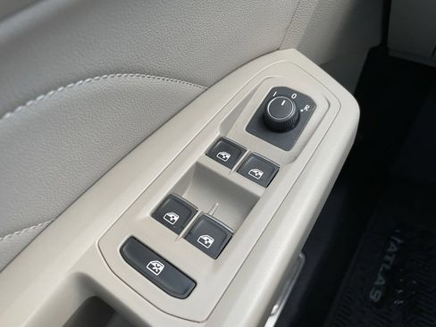 Used 2022 Volkswagen Atlas SE image 24