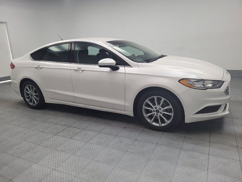 Used 2017 Ford Fusion SE w/ Fusion SE Technology Package FWD image 11