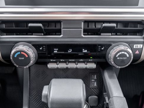 Used 2025 Toyota Tacoma SR5 AWD/4WD image 29