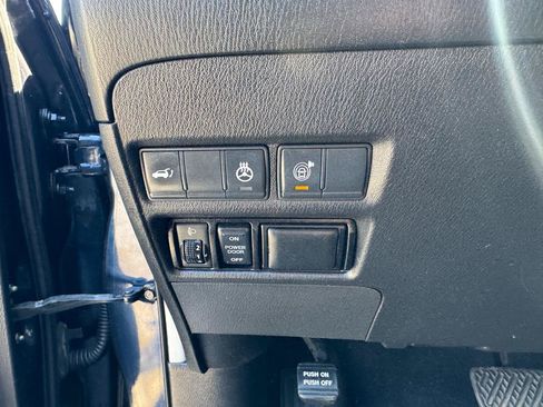 Used 2018 Nissan Armada Platinum w/ Captain Seat Package RWD image 28