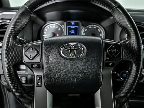 Used 2017 Toyota Tacoma TRD Sport w/ Tow Package (A/T) AWD/4WD image 20