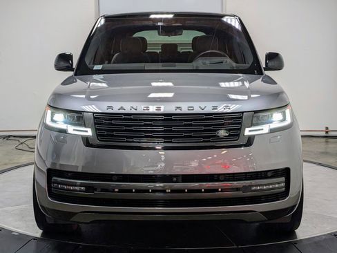 Used 2023 Land Rover Range Rover SE image 3