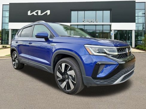 Used 2024 Volkswagen Taos SEL image 1