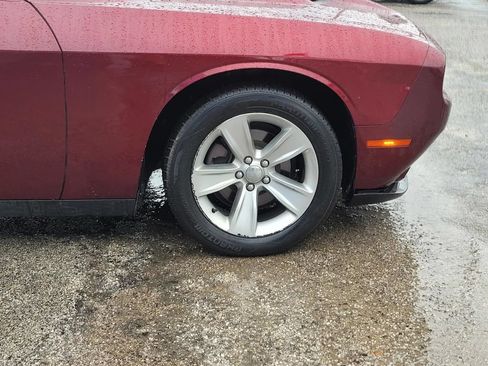 Used 2017 Dodge Challenger SXT w/ Driver Convenience Group RWD image 7