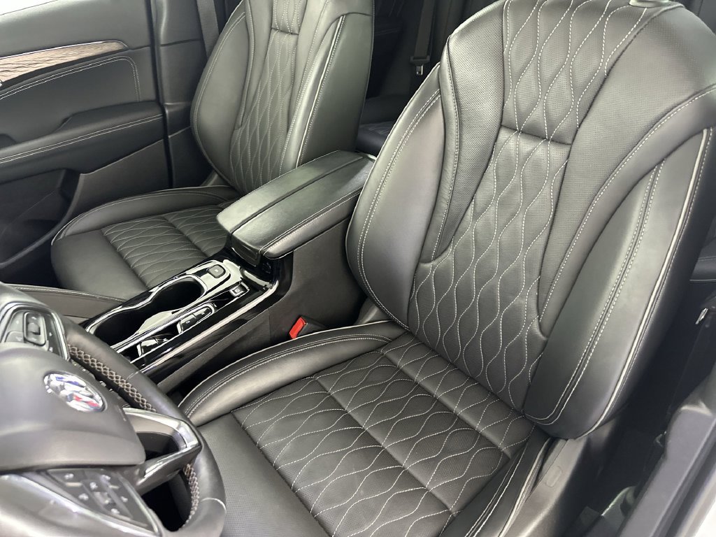 Used 2022 Buick Envision Avenir w/ Technology Package II AWD/4WD image 23