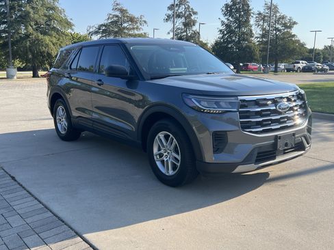 Used 2026 Ford Explorer Active RWD image 1