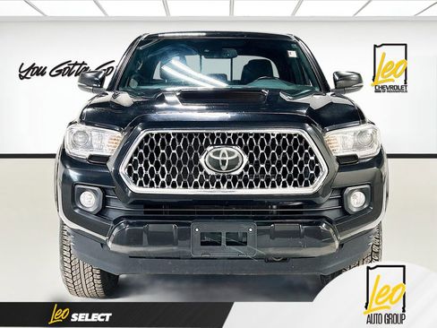 Used 2018 Toyota Tacoma TRD Off-Road image 2