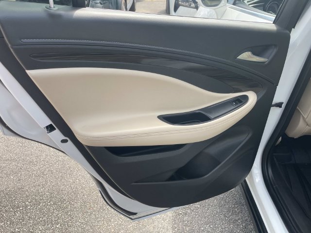 Used 2020 Buick Envision Essence w/ Experience Buick Package AWD/4WD image 19