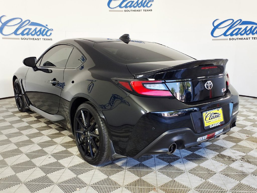 Used 2025 Toyota GR86 Premium RWD image 2