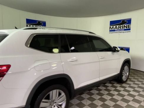 Used 2020 Volkswagen Atlas SEL R-Line AWD/4WD image 2