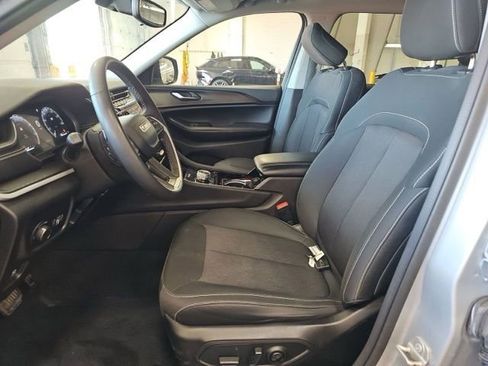 Used 2023 Jeep Grand Cherokee L Laredo AWD/4WD image 9