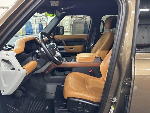 Used 2024 Land Rover Defender 110 S image 9