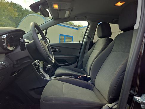 Used 2022 Chevrolet Trax LS w/ Tint and Cruise Package image 14