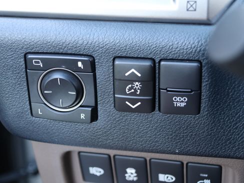 Used 2023 Lexus GX 460 Premium w/ Accessory Package AWD/4WD image 15