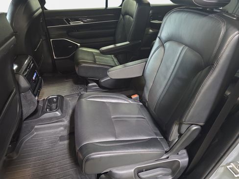 Used 2022 Jeep Wagoneer Series III w/ Premium Group I AWD/4WD image 13
