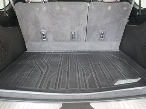 Used 2021 Chevrolet Suburban Premier AWD/4WD image 31