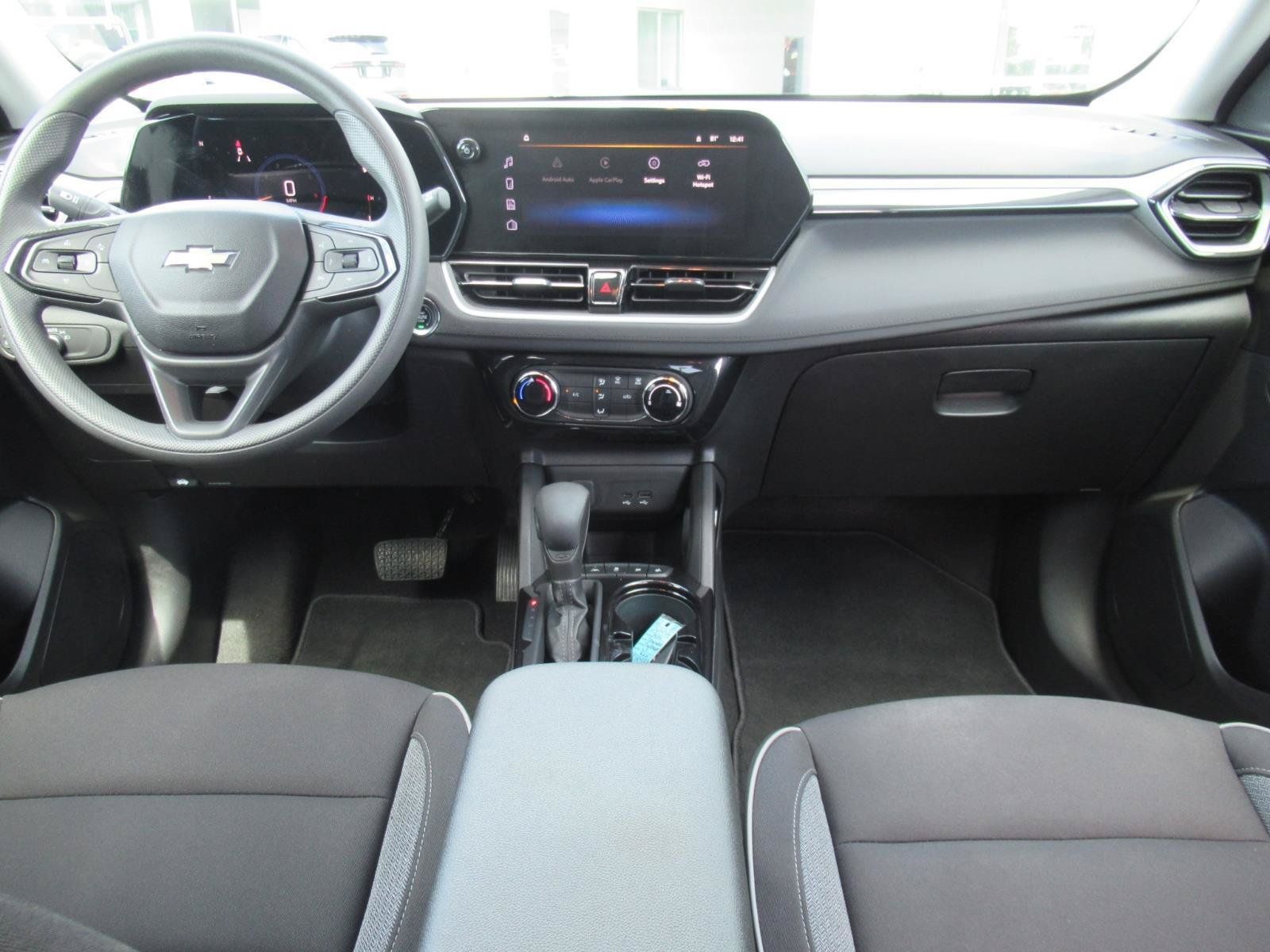 Certified 2024 Chevrolet TrailBlazer LT w/ Driver Confidence Package FWD image 12