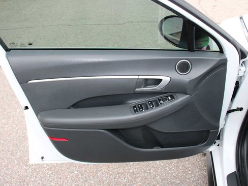 Used 2022 Hyundai Sonata SE w/ Preferred Accessory Package image 12