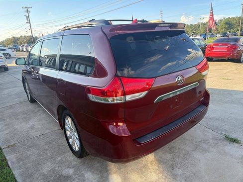 Used 2014 Toyota Sienna Limited w/ Limited Premium Package FWD image 10