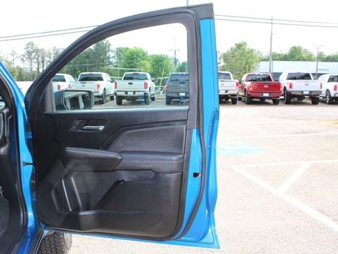 Used 2024 Chevrolet Colorado LT w/ LT Convenience Package II RWD image 24