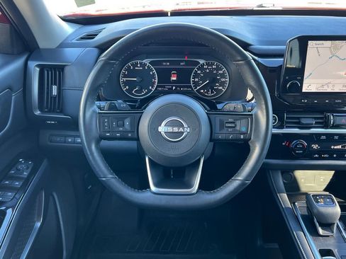 Used 2023 Nissan Pathfinder SL image 19